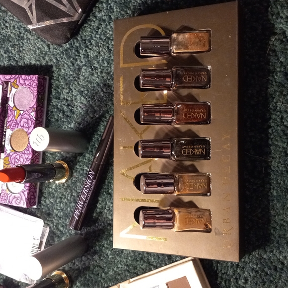 THE ULTIMATE URBAN DECAY BUNDLE OF PERFECTION!!! SEVEN EYESHADOW PALETTE ALONE!! - Picture 3 of 15